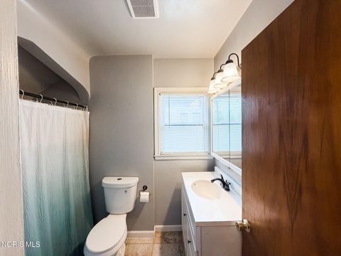 Tiny photo for 3243 Northwood Avenue, Toledo, OH 43606 (MLS # 10007188)