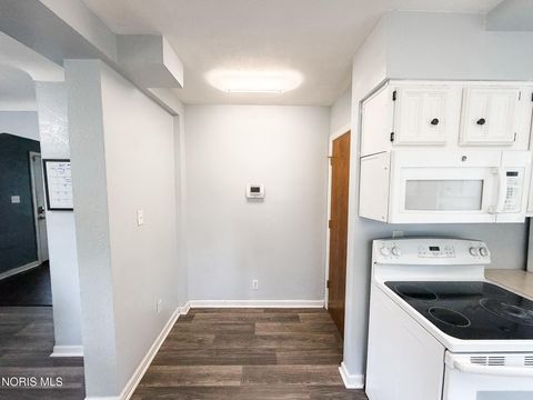 Tiny photo for 3243 Northwood Avenue, Toledo, OH 43606 (MLS # 10007188)