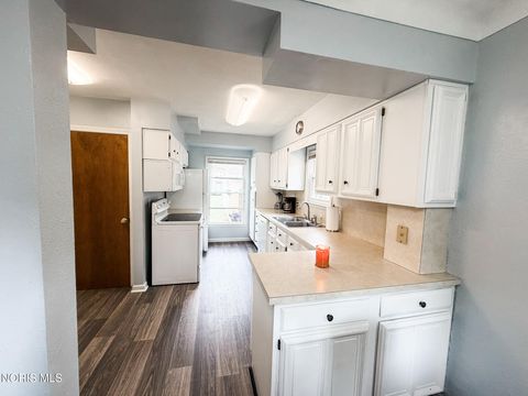 Tiny photo for 3243 Northwood Avenue, Toledo, OH 43606 (MLS # 10007188)