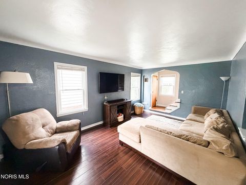 Tiny photo for 3243 Northwood Avenue, Toledo, OH 43606 (MLS # 10007188)