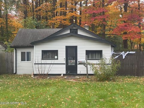 Photo of 5327 Oldham Drive, Toledo, OH 43613 (MLS # 10000616) Photo of 5327 Oldham Drive, Toledo, OH 43613 (MLS # 10000616)