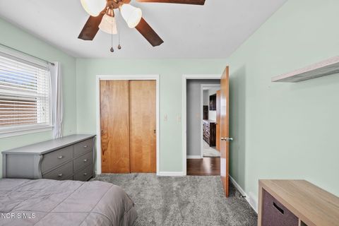 Tiny photo for 2418 Hollybrook Drive, Findlay, OH 45840 (MLS # 10006263)