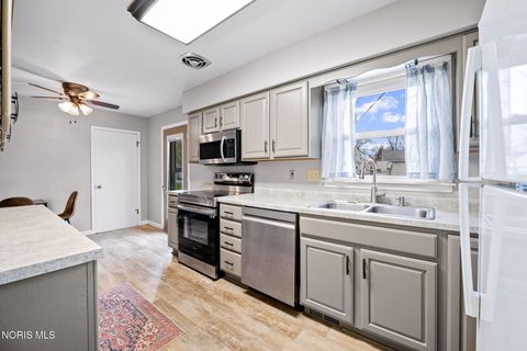 Tiny photo for 2418 Hollybrook Drive, Findlay, OH 45840 (MLS # 10006263)