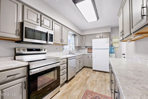 Tiny photo for 2418 Hollybrook Drive, Findlay, OH 45840 (MLS # 10006263)