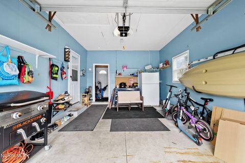 Tiny photo for 2418 Hollybrook Drive, Findlay, OH 45840 (MLS # 10006263)