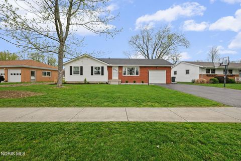 Photo of 2418 Hollybrook Drive, Findlay, OH 45840 (MLS # 10006263)