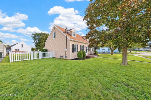 Tiny photo for 248 E Hobart Avenue, Findlay, OH 45840 (MLS # 10014028)