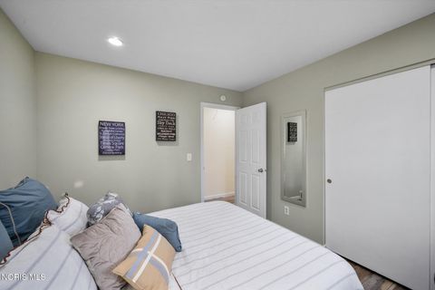 Tiny photo for 6049 Holliday Drive, Toledo, OH 43611 (MLS # 10005373)