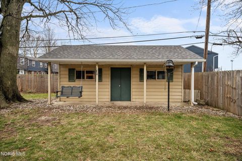 Tiny photo for 6049 Holliday Drive, Toledo, OH 43611 (MLS # 10005373)