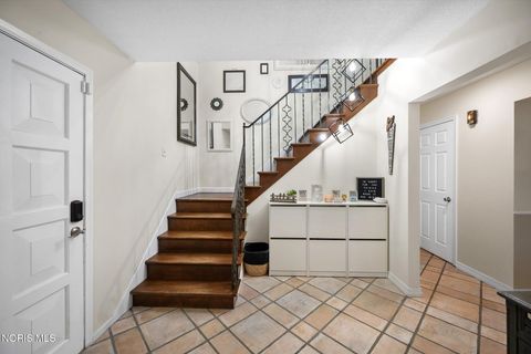 Tiny photo for 6049 Holliday Drive, Toledo, OH 43611 (MLS # 10005373)