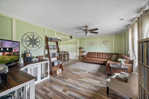 Tiny photo for 6049 Holliday Drive, Toledo, OH 43611 (MLS # 10005373)