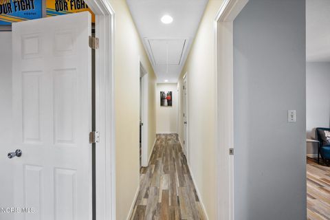 Tiny photo for 6049 Holliday Drive, Toledo, OH 43611 (MLS # 10005373)