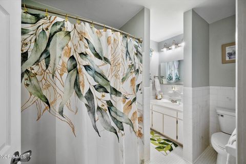 Tiny photo for 6049 Holliday Drive, Toledo, OH 43611 (MLS # 10005373)