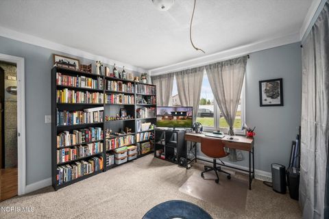 Tiny photo for 6049 Holliday Drive, Toledo, OH 43611 (MLS # 10005373)