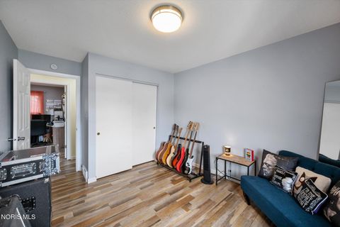 Tiny photo for 6049 Holliday Drive, Toledo, OH 43611 (MLS # 10005373)