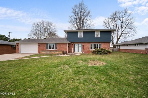 Tiny photo for 6049 Holliday Drive, Toledo, OH 43611 (MLS # 10005373)