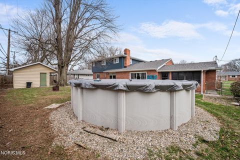 Tiny photo for 6049 Holliday Drive, Toledo, OH 43611 (MLS # 10005373)