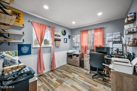 Tiny photo for 6049 Holliday Drive, Toledo, OH 43611 (MLS # 10005373)