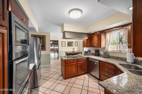 Tiny photo for 6049 Holliday Drive, Toledo, OH 43611 (MLS # 10005373)