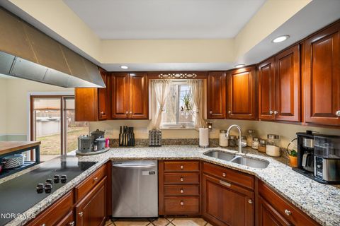 Tiny photo for 6049 Holliday Drive, Toledo, OH 43611 (MLS # 10005373)