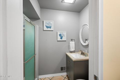 Tiny photo for 6049 Holliday Drive, Toledo, OH 43611 (MLS # 10005373)