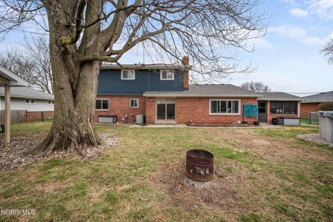 Tiny photo for 6049 Holliday Drive, Toledo, OH 43611 (MLS # 10005373)
