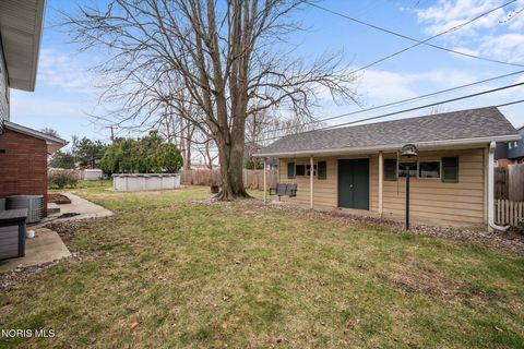 Tiny photo for 6049 Holliday Drive, Toledo, OH 43611 (MLS # 10005373)