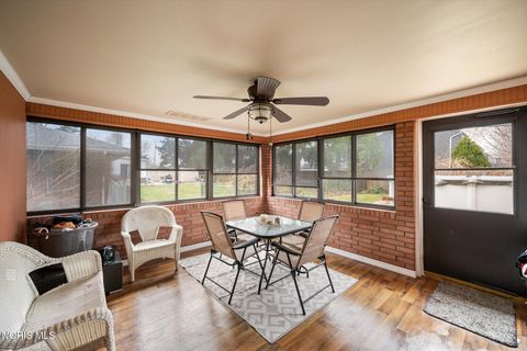 Tiny photo for 6049 Holliday Drive, Toledo, OH 43611 (MLS # 10005373)