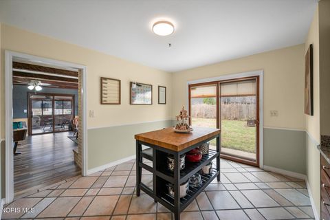 Tiny photo for 6049 Holliday Drive, Toledo, OH 43611 (MLS # 10005373)