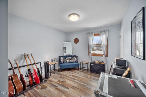 Tiny photo for 6049 Holliday Drive, Toledo, OH 43611 (MLS # 10005373)