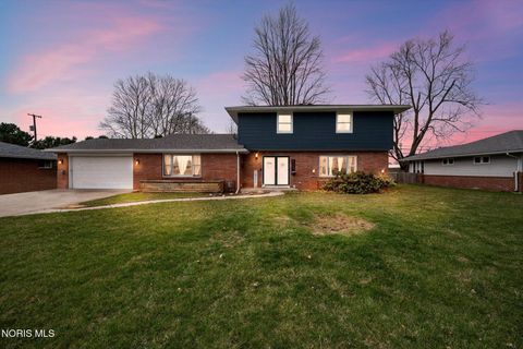 Photo of 6049 Holliday Drive, Toledo, OH 43611 (MLS # 10005373)