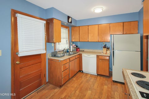 Tiny photo for 611 Alice Street, Port Clinton, OH 43452 (MLS # 10013088)