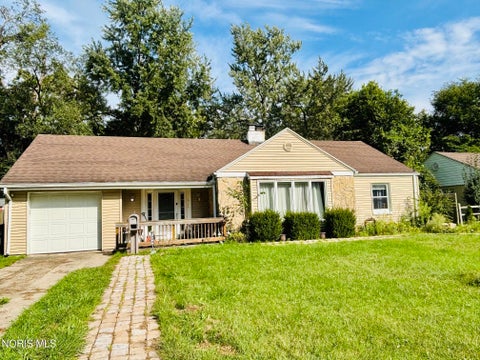 Photo of 1922 Grecourt Drive, Toledo, OH 43615 (MLS # 10014672)