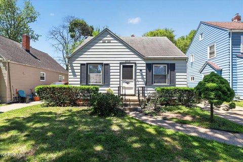 Tiny photo for 3713 Roanoke Road, Toledo, OH 43613 (MLS # 10010276)
