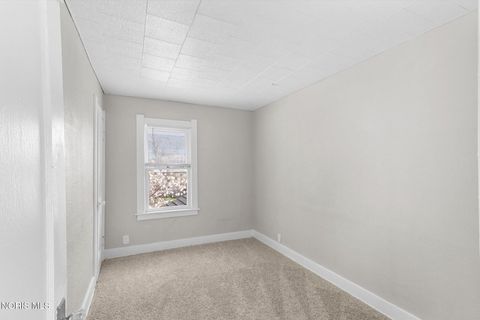 Tiny photo for 576 Dearborn Avenue, Toledo, OH 43605 (MLS # 10007120)