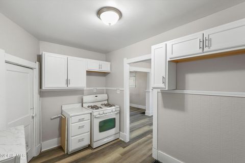 Tiny photo for 576 Dearborn Avenue, Toledo, OH 43605 (MLS # 10007120)