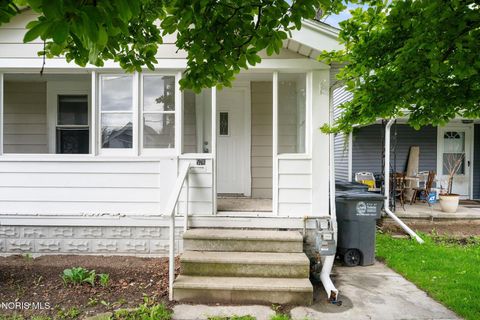 Tiny photo for 576 Dearborn Avenue, Toledo, OH 43605 (MLS # 10007120)