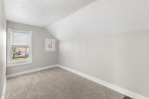 Tiny photo for 576 Dearborn Avenue, Toledo, OH 43605 (MLS # 10007120)
