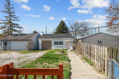 Tiny photo for 576 Dearborn Avenue, Toledo, OH 43605 (MLS # 10007120)