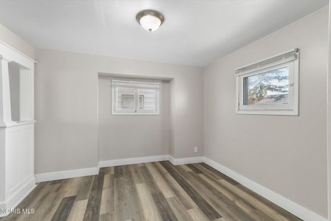 Tiny photo for 576 Dearborn Avenue, Toledo, OH 43605 (MLS # 10007120)