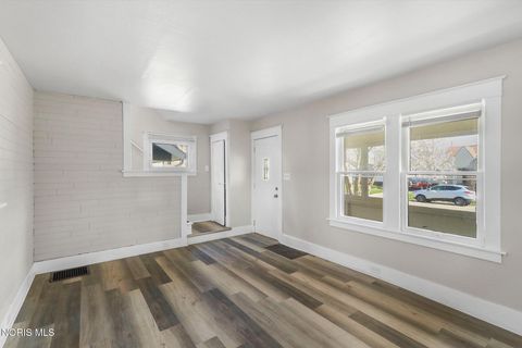Tiny photo for 576 Dearborn Avenue, Toledo, OH 43605 (MLS # 10007120)