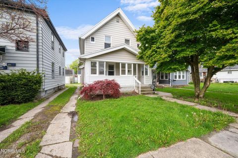 Photo of 576 Dearborn Avenue, Toledo, OH 43605 (MLS # 10007120)