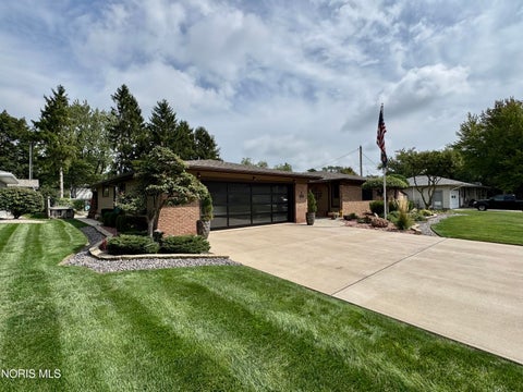 Tiny photo for 611 Oxford Drive, Bryan, OH 43506 (MLS # 10013422)
