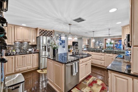 Tiny photo for 611 Oxford Drive, Bryan, OH 43506 (MLS # 10013422)