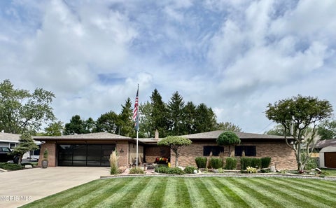 Photo of 611 Oxford Drive, Bryan, OH 43506 (MLS # 10013422)