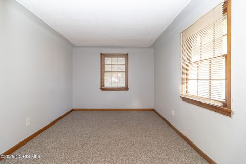 Tiny photo for 402 E Indiana Avenue, Maumee, OH 43537 (MLS # 10002498)