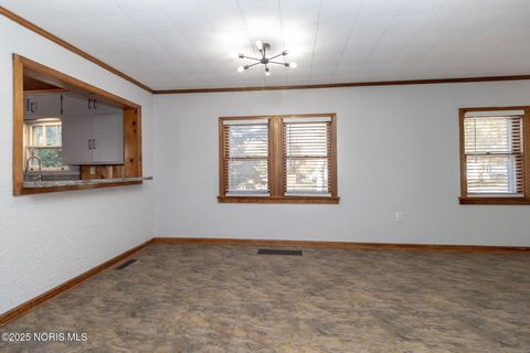 Tiny photo for 402 E Indiana Avenue, Maumee, OH 43537 (MLS # 10002498)