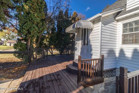 Tiny photo for 402 E Indiana Avenue, Maumee, OH 43537 (MLS # 10002498)