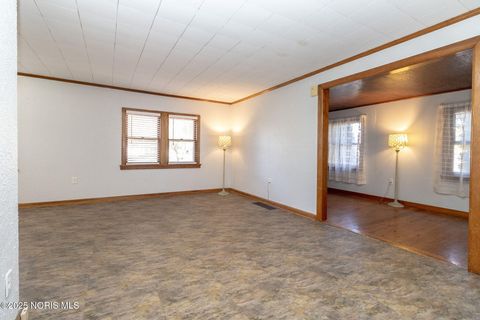 Tiny photo for 402 E Indiana Avenue, Maumee, OH 43537 (MLS # 10002498)