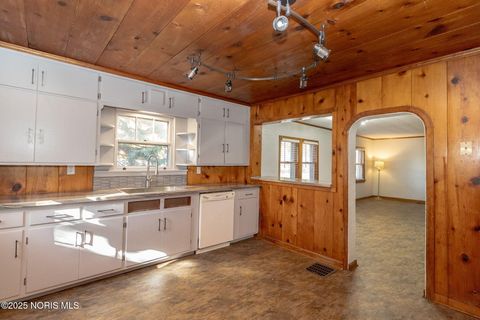 Tiny photo for 402 E Indiana Avenue, Maumee, OH 43537 (MLS # 10002498)